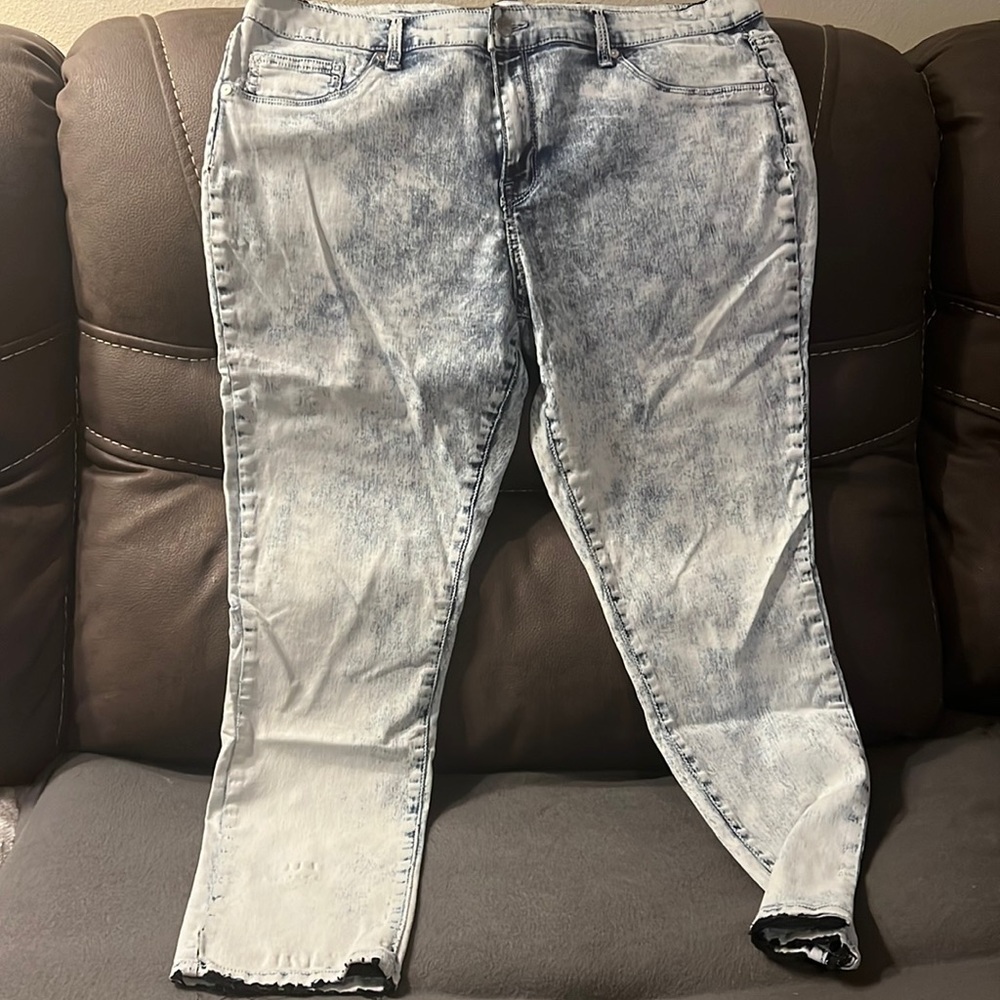 Light wash skinny jeans